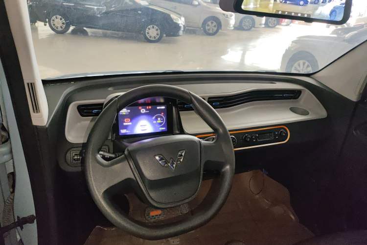 Used Wuling Hongguang MINIEV 2020 Freedom Version Lithium Iron Phosphate Center Console