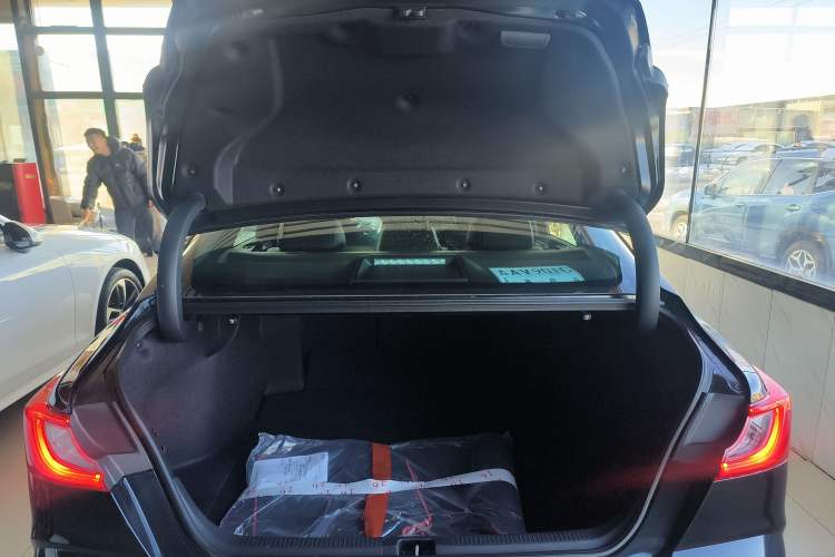 Used Toyota Camry 2026 Model Dual-Engine 2.0HXS Sport Plus Edition
