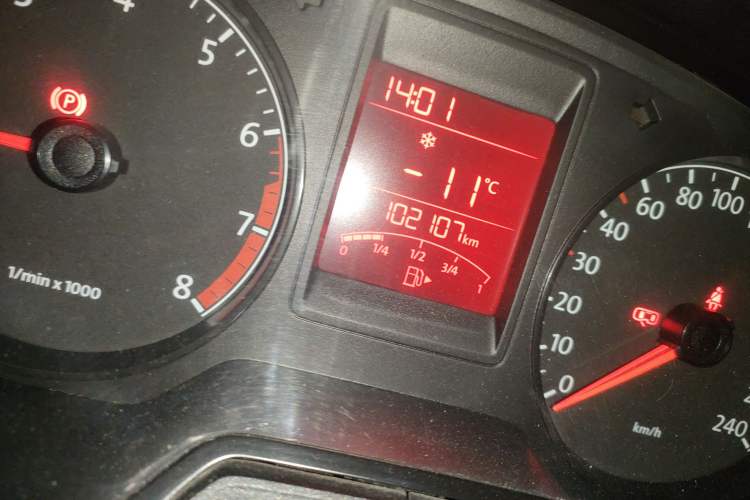 Used Volkswagen Jetta 2013 1.4L Manual Fashion Model Odometer Close Up