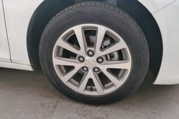 Used Chevrolet Malibu 2017 1.5T Automatic Luxury Edition Right Front Wheel Hub