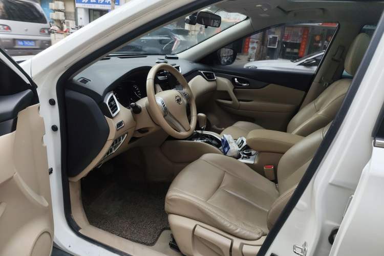 Used Nissan X-Trail 2016 2.0L CVT Smart Enjoyment Version 4WD
