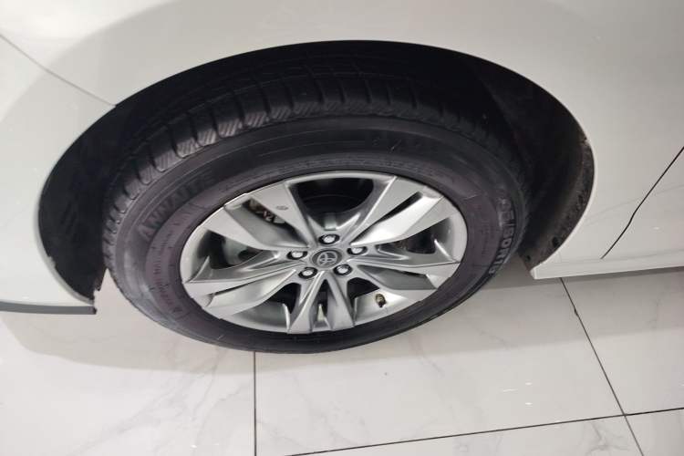 Used Toyota SIENNA 2023 2.5L Hybrid Comfort Edition Left Front Wheel Hub