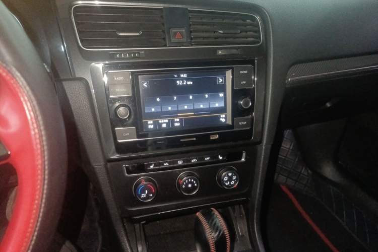 Used Volkswagen Golf 2018 230TSI Automatic Luxury Version Audio And AC Panel