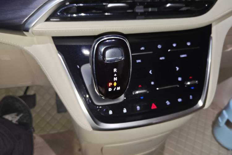 Used Buick GL8 2022 ES Land Cruiser 653T Luxury Model
