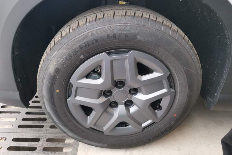 Used BYD Yuan UP 2025 Model 301KM Leading Version Exterior 4