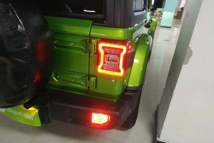 Used Jeep Wrangler 2019 2.0T Sahara Four-Door Version China VI Emission Standard