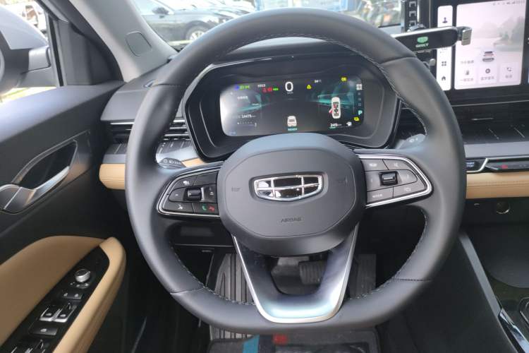 Used Geely Auto Emgrand L HiP 2024 Champion Edition 1.5TD-DHT Pro 100KM Excellence Model
