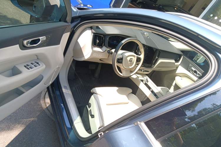 Used Volvo XC60 New Energy 2024 T8 Plug-in Hybrid Long-Range All-Wheel Drive Smart Luxury Edition