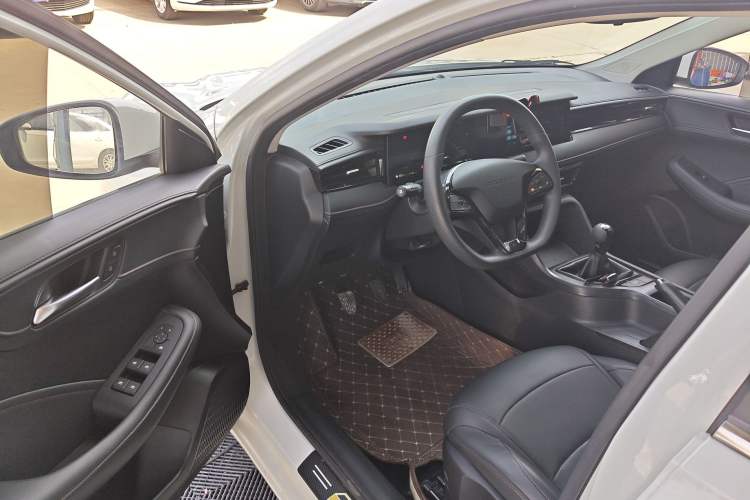 Used Roewe i5 2023 1.5L Manual Excellence Edition Driver Seat