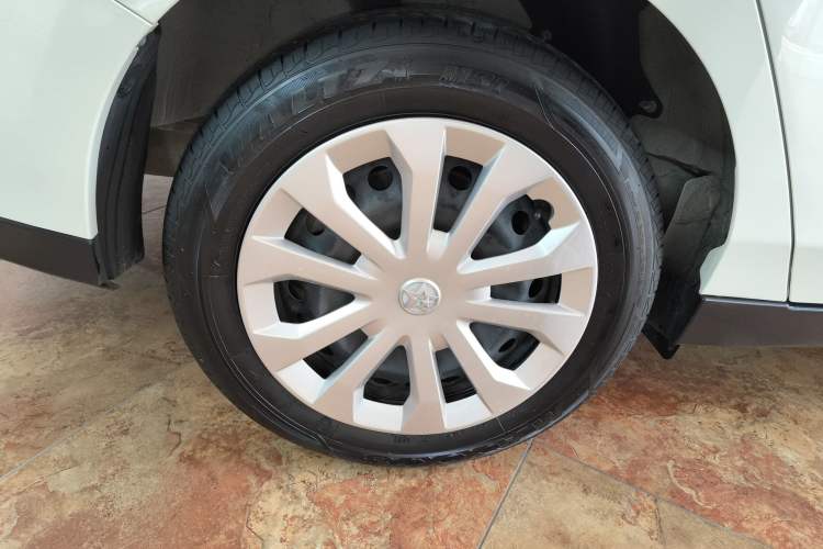 Used Venucia D60EV 2022 Standard Range Smart Drive Version Right Rear Wheel Hub