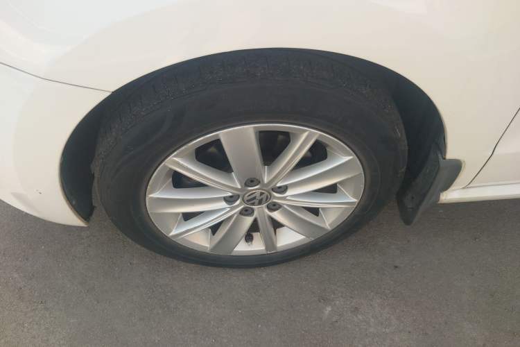 Used Volkswagen Polo 2013 1.6L Automatic Luxury Edition Left Front Wheel Hub