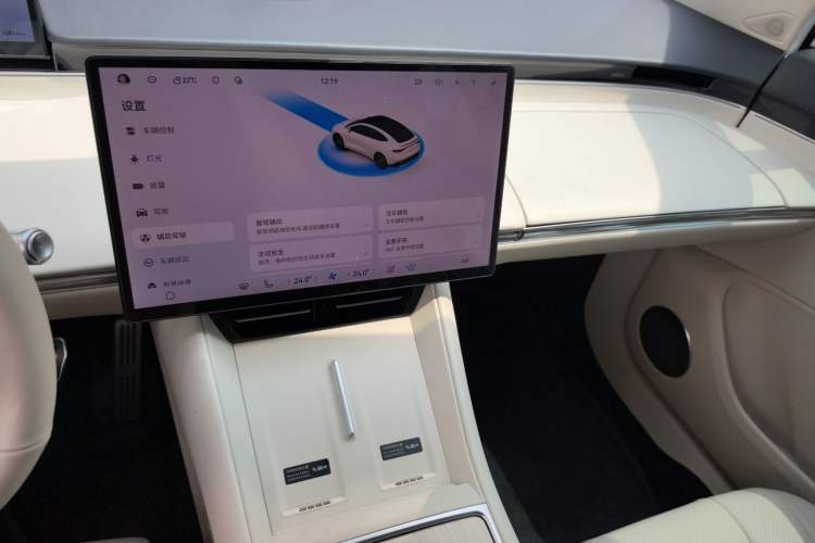 Used Hima Luxeed R7 2025 Range-Extended Version 251 km Max Audio And AC Panel