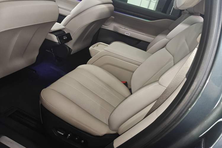 Used Nio ES8 2023 75 kWh Executive Edition Left Rear Seat