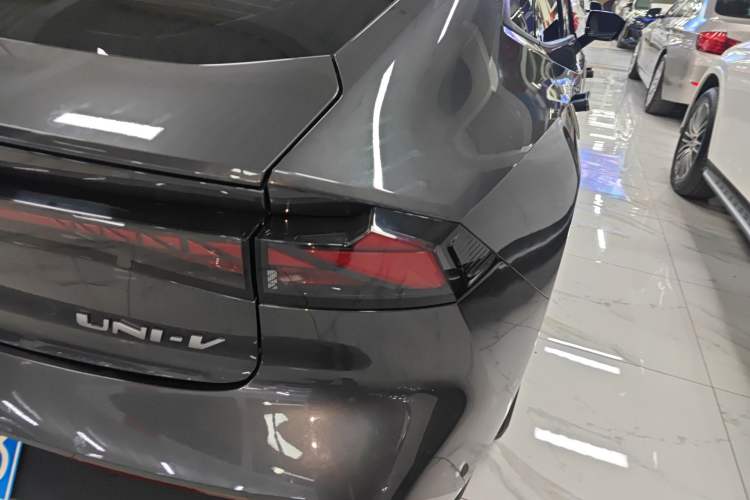 Used CHANGAN UNI-V 2022 1.5T Prestige Version Right Rear Taillight