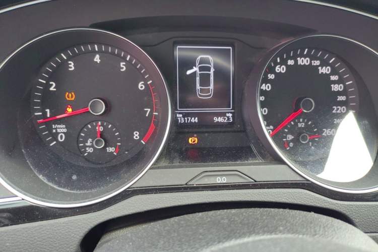 Used Volkswagen Magotan 2020 330TSI DSG Leading Model Odometer Close Up