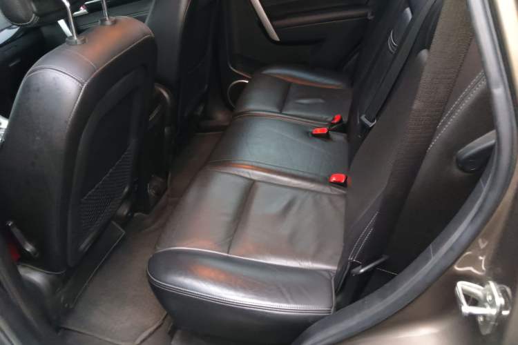 Used Chevrolet Captiva 2015 2.4L 4x4 Flagship Edition 7-Seater
