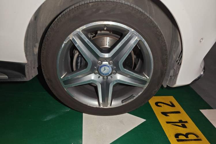 Used Mercedes-Benz GLE 2016 GLE 400 4MATIC Right Front Wheel Hub