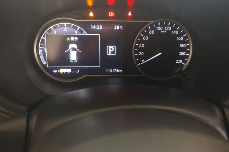 Used Nissan Kicks 2018 1.5L CVT Smart Connect Luxury Edition Odometer Close Up