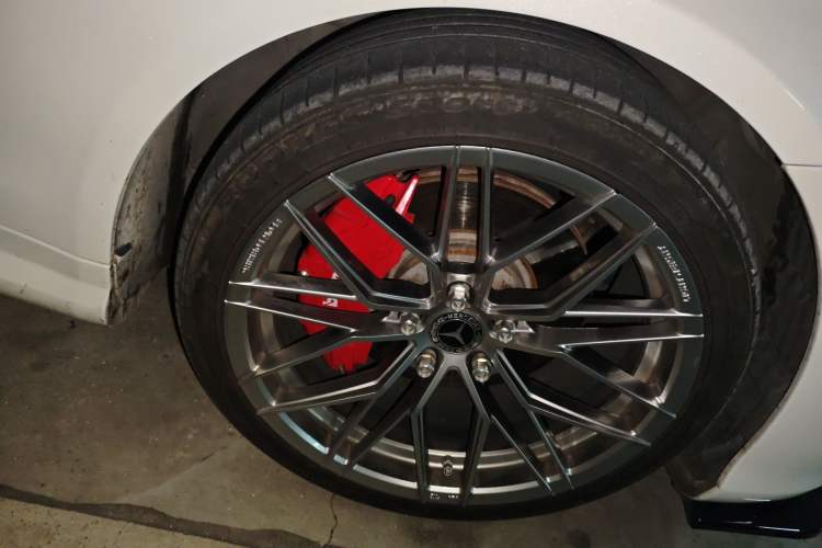 Used Mercedes-Benz E-Class 2014 E 260 Coupe Right Front Wheel Hub