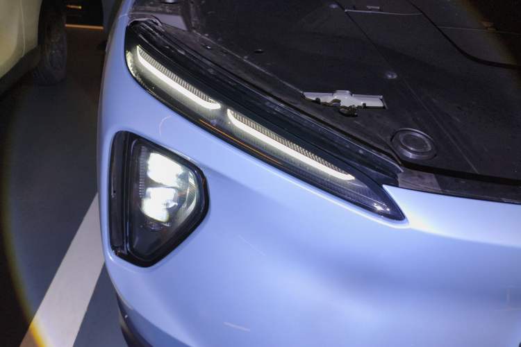 Used Nio ES6 2024 75 kWh Right Front Headlight