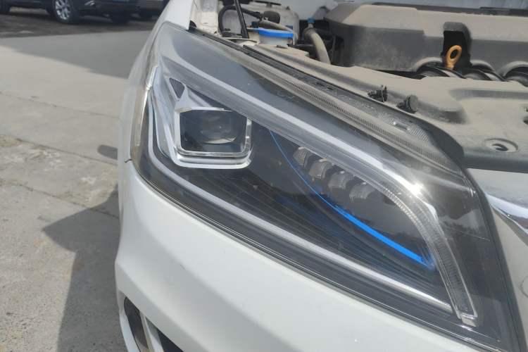 Used Geely Auto Emgrand 2019 Leading Edition 1.5L CVT Upward Asian Games Edition China VI Right Front Headlight