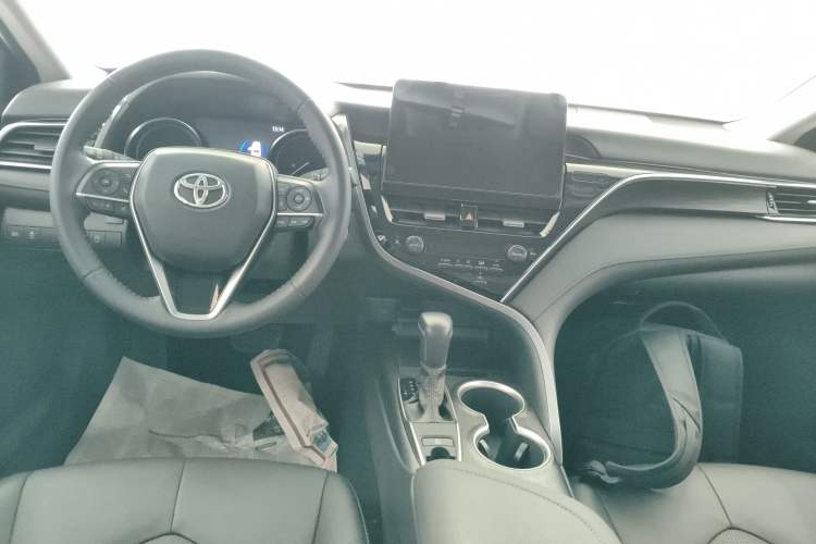 Used Toyota Camry 2021 2.0G Luxury Edition Center Console