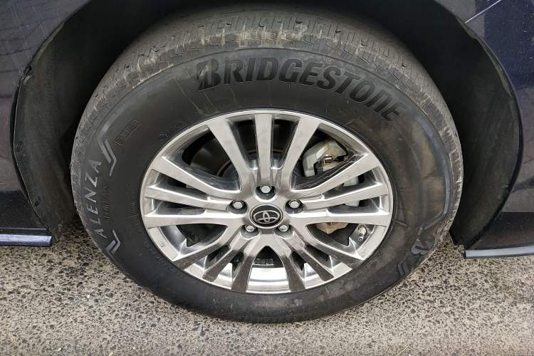 Used Toyota SIENNA 2023 2.5L Hybrid Comfort Edition