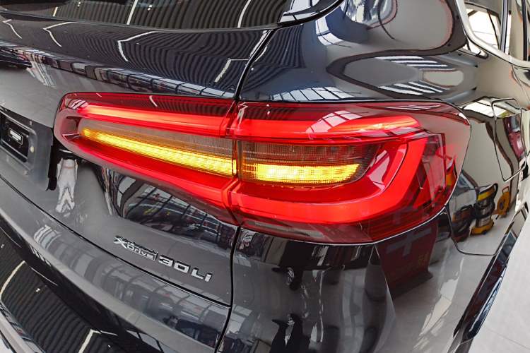 Used BMW X5 2022 Restyled xDrive 30Li Luxury Version M Sport Package
