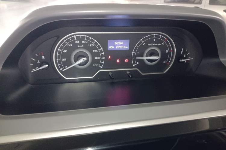 Used SAIC MAXUS Xintu V80 2021 2.0T Manual Classic Aoyuntong Short Wheelbase Mid-Roof 5/6-Seater
