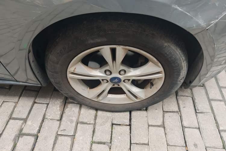 Used Ford Focus 2012 Sedan 1.6L Automatic Fashion Edition