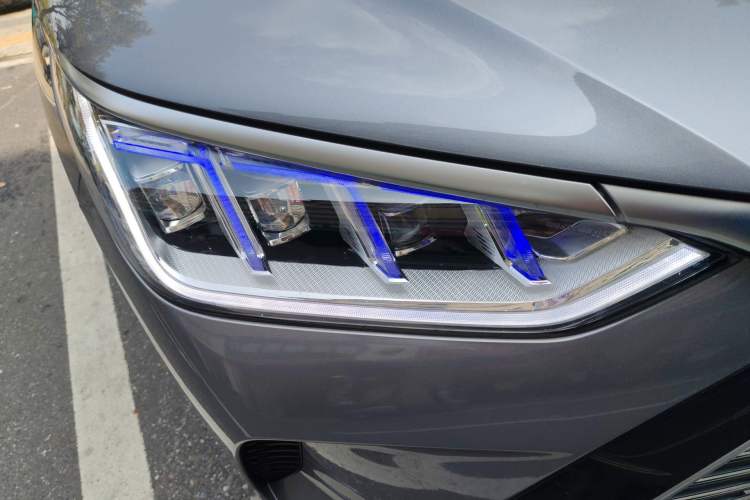 Used BYD Song PLUS New Energy 2021 DM-i 110KM Flagship PLUS Right Front Headlight