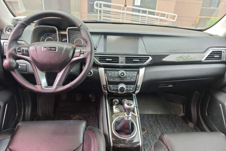 Used Zotye Domy X5 2015 1.5T Manual Luxury Model China V Standard Center Console