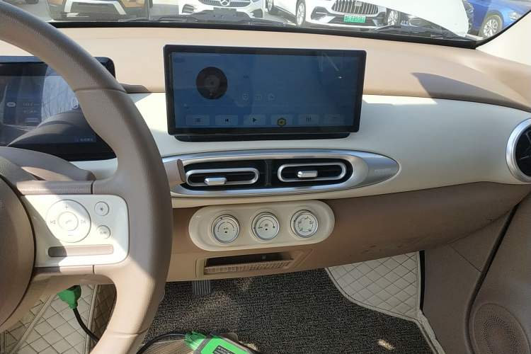 Used Wuling Hongguang MINIEV 2025 Four-Door Version Advanced Edition Audio And AC Panel