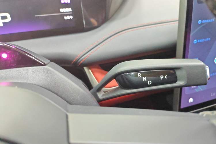 Used Xiaomi Auto SU7 2024 Four-Wheel Drive Ultra-Long Range Advanced Intelligent Driving Max Edition
