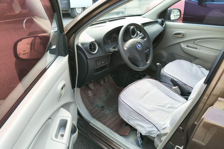 Used Venucia R30 2014 1.2L Manual Comfort Edition
