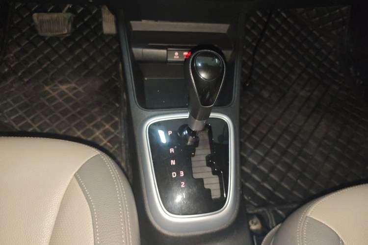 Used Kia Pegas 2017 1.4L Automatic Value Edition Gear Lever