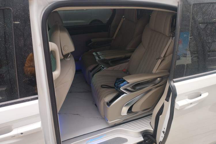 Used Buick GL8 2023 ES Lu Zun Comfort Model Left Rear Seat