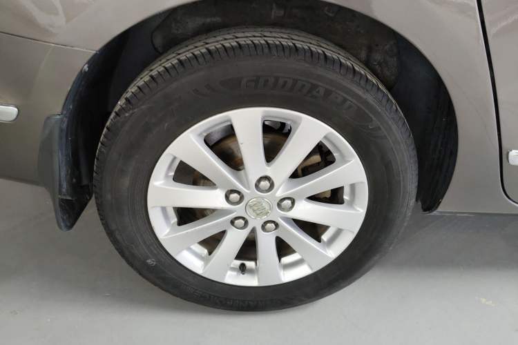 Used Buick GL8 2017 25S Luxury Version China V Standard Right Rear Wheel Hub