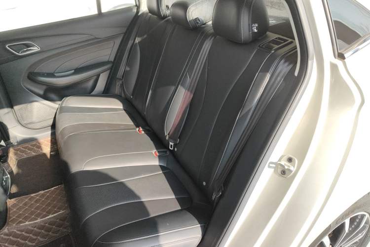 Used Roewe i5 2020 1.5L Automatic 4G Connect Luxury Flagship Edition
