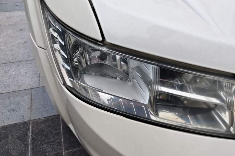 Used Dodge Journey 2014 2.4L Two-Wheel Drive Touring Edition Right Front Headlight