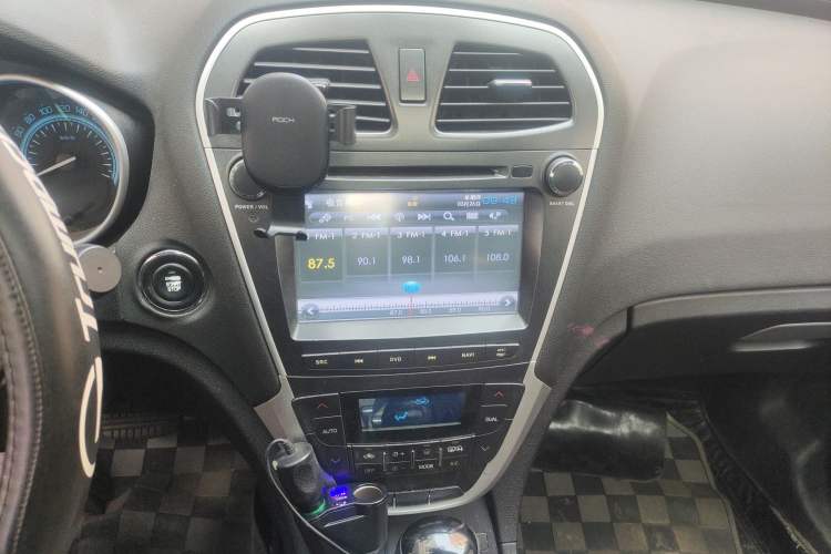 Used GAC Trumpchi GS5 2013 2.0L Automatic Two-Wheel Drive Light Interior Special Edition Audio And AC Panel