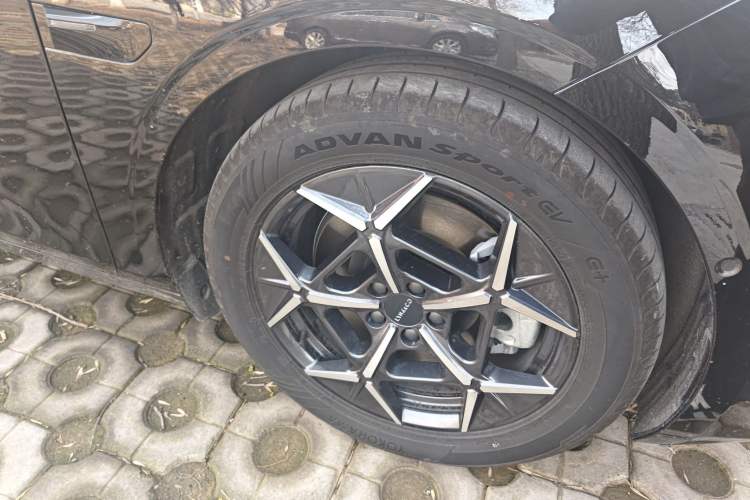 Used Lynk & Co 10 EM-P 2025 Model 120 Four-Wheel Drive Ultra Right Front Wheel Hub