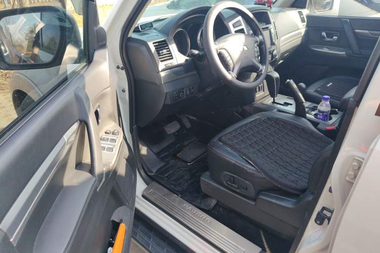 Used Mitsubishi Pajero 2015 3.0L Automatic Elite Plus Version China V Standard
