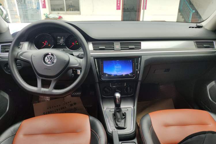 Used Volkswagen Bora 2018 1.5L Automatic Fashion Model Center Console