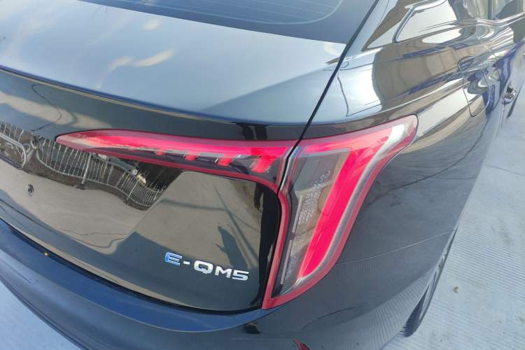 Used Hongqi E-QM5 2022 431 km Charge & Enjoy Edition