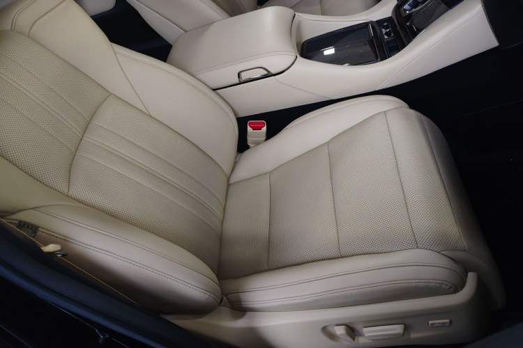 Used Toyota Vellfire 2020 Dual-Engine 2.5L HV Prestige Edition Right Front Seat