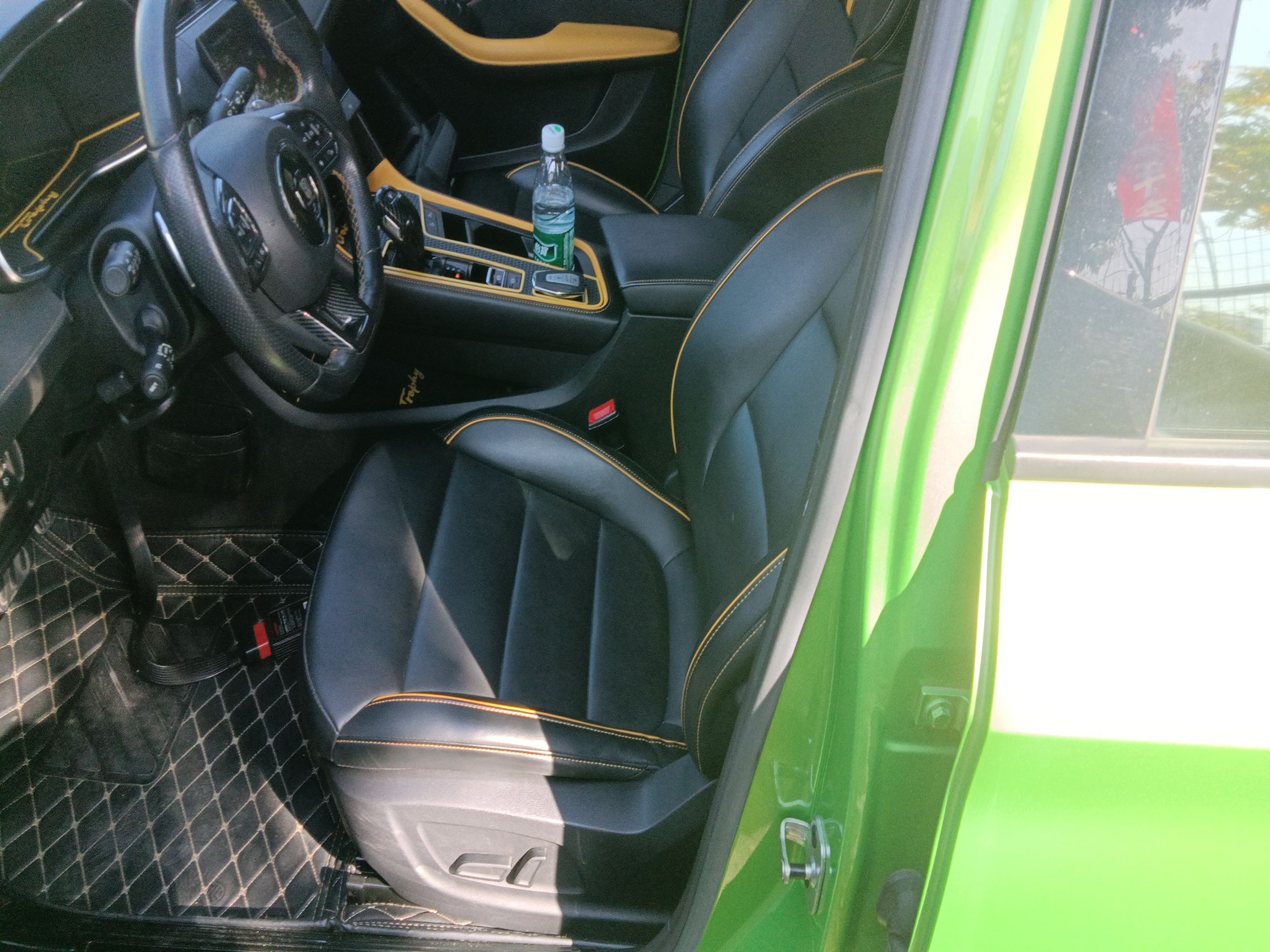 Переднее сиденье в автомобиле