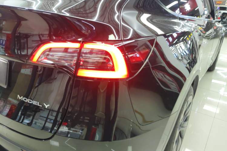 Used Tesla Model Y 2023 Rear-Wheel-Drive Version
