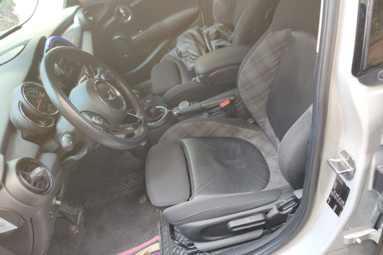 Used MINI 2016 1.5T COOPER Pioneer Edition Five-Door Model
