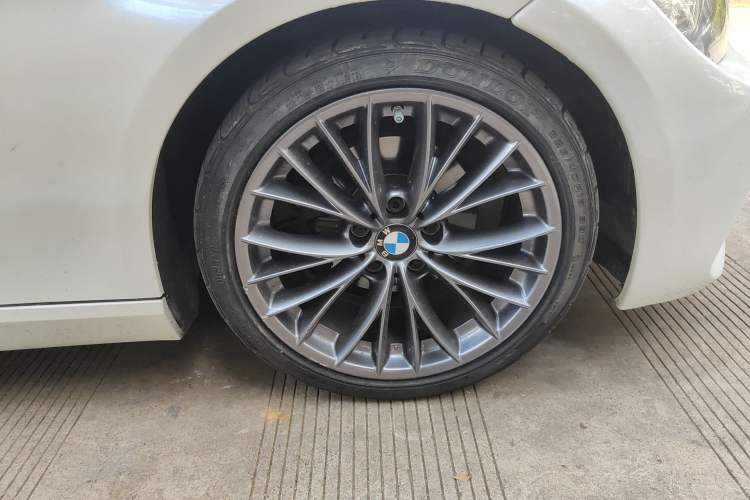 Used BMW 3 Series 2011 320i Convertible Coupe Right Front Wheel Hub